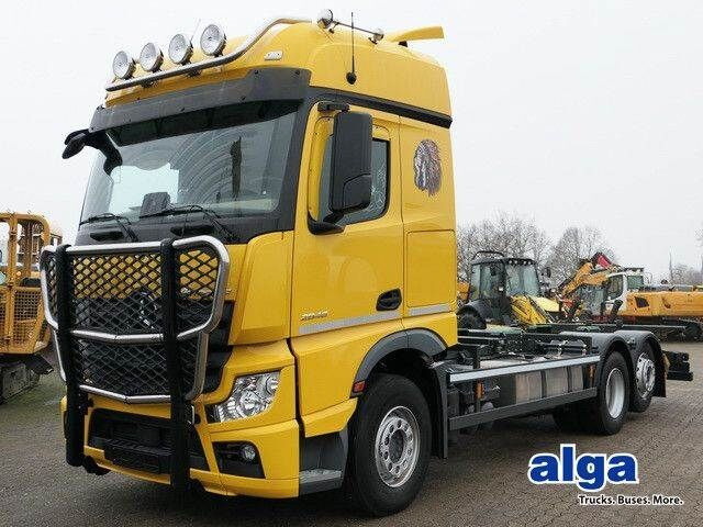 Mercedes-Benz 2546 L 6x2, MP4, 2x Schlafliege, Bullfänger, AC - شاحنة هيكل كابينة: صورة 1 Mercedes-Benz 2546 L 6x2, MP4, 2x Schlafliege, Bullfänger, AC - شاحنة هيكل كابينة: صورة 1
