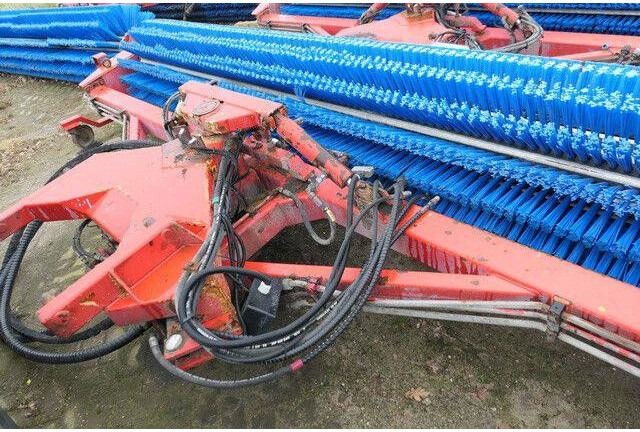 Schmidt CJS 914 Super Walzenbürste, Kehrbesen, 4.2mtr. - مكنسة: صورة 3 Schmidt CJS 914 Super Walzenbürste, Kehrbesen, 4.2mtr. - مكنسة: صورة 3