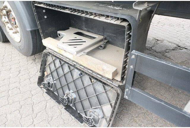 نصف مقطورة صندوق مغلق Schwarzmüller J-Serie, 10mm Boden, Luft-Lift, SAF, 92m³: صورة 11 نصف مقطورة صندوق مغلق Schwarzmüller J-Serie, 10mm Boden, Luft-Lift, SAF, 92m³: صورة 11