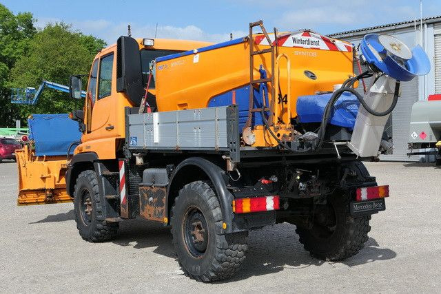 Unimog U 300 4x4, Schmidt, Streuer, Schild, Klima,27tkm - شاحنة: صورة 4 Unimog U 300 4x4, Schmidt, Streuer, Schild, Klima,27tkm - شاحنة: صورة 4