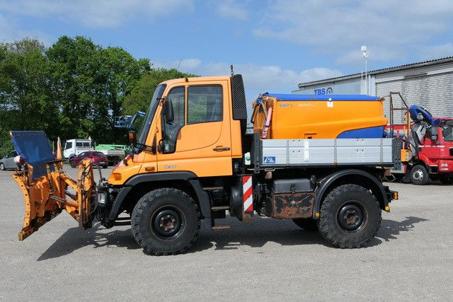 Unimog U 300 4x4, Schmidt, Streuer, Schild, Klima,27tkm - شاحنة: صورة 3 Unimog U 300 4x4, Schmidt, Streuer, Schild, Klima,27tkm - شاحنة: صورة 3