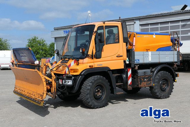 Unimog U 300 4x4, Schmidt, Streuer, Schild, Klima,27tkm - شاحنة: صورة 1 Unimog U 300 4x4, Schmidt, Streuer, Schild, Klima,27tkm - شاحنة: صورة 1