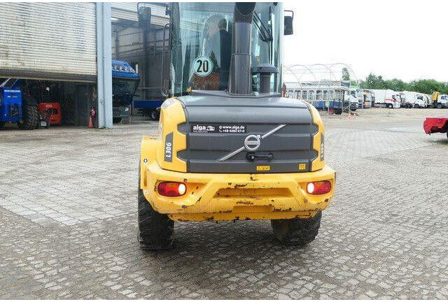 Volvo L30G, 4+1 Schaufel, Palettengabel, Hydr. S.W.S. - اللودر بعجل: صورة 4 Volvo L30G, 4+1 Schaufel, Palettengabel, Hydr. S.W.S. - اللودر بعجل: صورة 4
