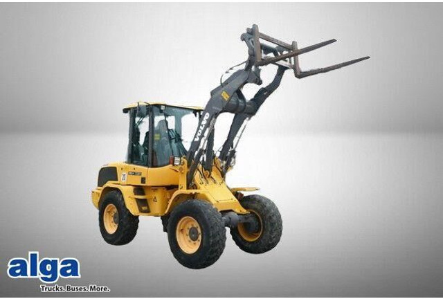 Volvo L30G, 4+1 Schaufel, Palettengabel, Hydr. S.W.S. - اللودر بعجل: صورة 1 Volvo L30G, 4+1 Schaufel, Palettengabel, Hydr. S.W.S. - اللودر بعجل: صورة 1