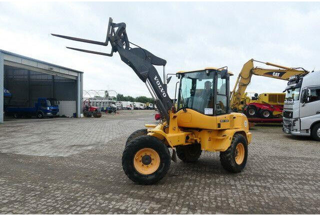 Volvo L30G, 4+1 Schaufel, Palettengabel, Hydr. S.W.S. - اللودر بعجل: صورة 5 Volvo L30G, 4+1 Schaufel, Palettengabel, Hydr. S.W.S. - اللودر بعجل: صورة 5