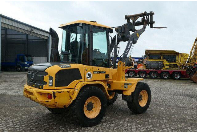 Volvo L30G, 4+1 Schaufel, Palettengabel, Hydr. S.W.S. - اللودر بعجل: صورة 3 Volvo L30G, 4+1 Schaufel, Palettengabel, Hydr. S.W.S. - اللودر بعجل: صورة 3