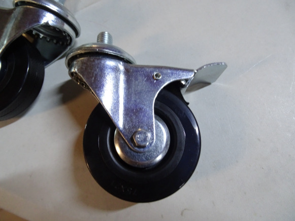 8 Grosses roues pivotantes - عجلات - جرار: صورة 3 8 Grosses roues pivotantes - عجلات - جرار: صورة 3