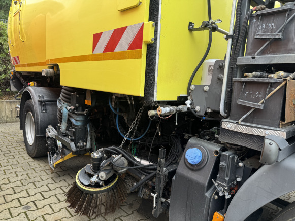 Camion balayeuse Renault SEMAT 6 M³ - شاحنة صهريج: صورة 4 Camion balayeuse Renault SEMAT 6 M³ - شاحنة صهريج: صورة 4