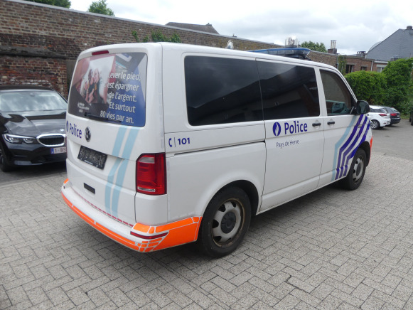 Camionnette, combi de police Volkswagen (2019-243.344 km) - سيارة: صورة 3 Camionnette, combi de police Volkswagen (2019-243.344 km) - سيارة: صورة 3