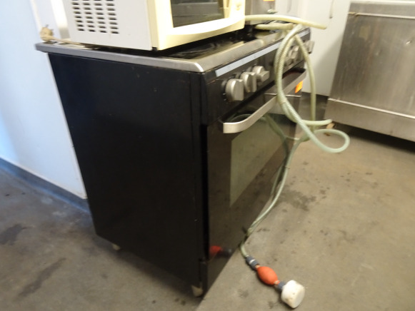 Cuisinière, marque VALBERG
modèle : VALCV905MFCNVT
numéro : 00725157008320460005
voltage : 230 V / 50 Hz
5 taques vitro céramiques Inière, marque VALBERG
modèle : VALCV905MFCNVT
numéro : 007251570083 - آلة الغذاء: صورة 2 Cuisinière, marque VALBERG
modèle : VALCV905MFCNVT
numéro : 00725157008320460005
voltage : 230 V / 50 Hz
5 taques vitro céramiques Inière, marque VALBERG
modèle : VALCV905MFCNVT
numéro : 007251570083 - آلة الغذاء: صورة 2