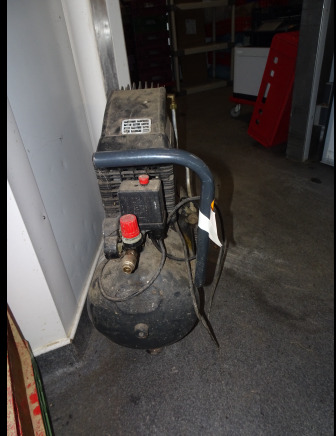 Petit compresseur mobileT compresseppresi E
Coul.Noir
2 Hp - آلة الغذاء: صورة 2 Petit compresseur mobileT compresseppresi E
Coul.Noir
2 Hp - آلة الغذاء: صورة 2