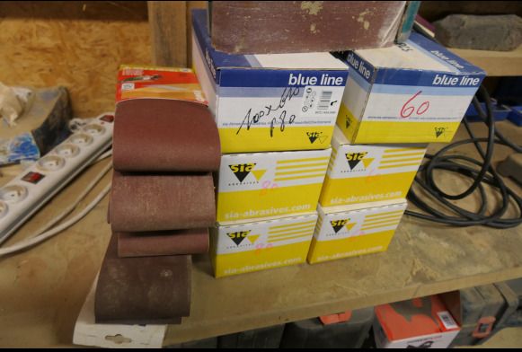 Ponceuse à bande Makita 9402 - آلة النجارة: صورة 5 Ponceuse à bande Makita 9402 - آلة النجارة: صورة 5