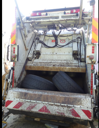 REF:1387 - Camion poubelle Renault Midlum 270DXI (2011-189.728 km) - شاحنة النفايات: صورة 5 REF:1387 - Camion poubelle Renault Midlum 270DXI (2011-189.728 km) - شاحنة النفايات: صورة 5