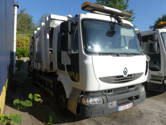 REF:1387 - Camion poubelle Renault Midlum 270DXI (2011-189.728 km) - شاحنة النفايات: صورة 2 REF:1387 - Camion poubelle Renault Midlum 270DXI (2011-189.728 km) - شاحنة النفايات: صورة 2