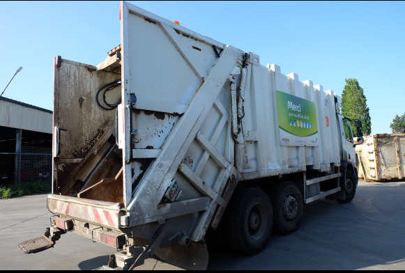 REF : 34 - Camion poubelle DAF CF75 - شاحنة النفايات: صورة 5 REF : 34 - Camion poubelle DAF CF75 - شاحنة النفايات: صورة 5