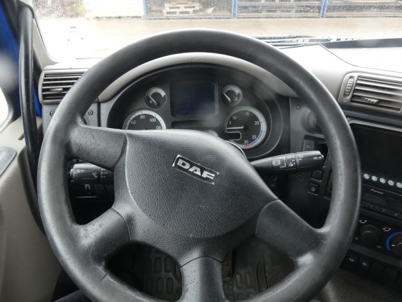 REF:BZ-DF-46 - Camion poubelle DAF FAG CF75 (2011-333.637 km) - شاحنة النفايات: صورة 5 REF:BZ-DF-46 - Camion poubelle DAF FAG CF75 (2011-333.637 km) - شاحنة النفايات: صورة 5