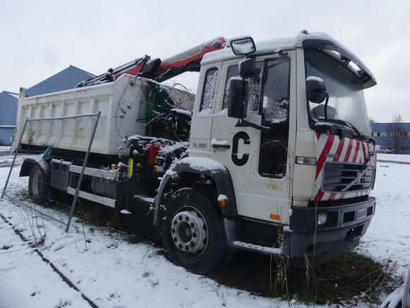 REF:Imat : PLI988 - Camion benne + grue auxiliaire Volvo FLE6E 19.0 (2004-216.733 km) - شاحنة قلاب, شاحنة كرين: صورة 2 REF:Imat : PLI988 - Camion benne + grue auxiliaire Volvo FLE6E 19.0 (2004-216.733 km) - شاحنة قلاب, شاحنة كرين: صورة 2