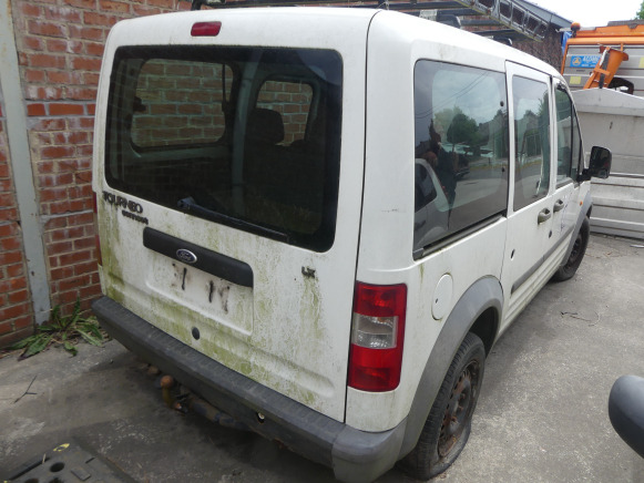 REF:Immatriculé sous : TRF-385 - Voiture Ford Tourneo Connect - الشاحنات الصغيرة كابينة مزدوجة: صورة 4 REF:Immatriculé sous : TRF-385 - Voiture Ford Tourneo Connect - الشاحنات الصغيرة كابينة مزدوجة: صورة 4