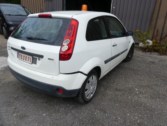 REF:TRE614 - Voiture Utilitaire Ford FIESTA TDCI (2005-101.699 km) - سيارة: صورة 4 REF:TRE614 - Voiture Utilitaire Ford FIESTA TDCI (2005-101.699 km) - سيارة: صورة 4