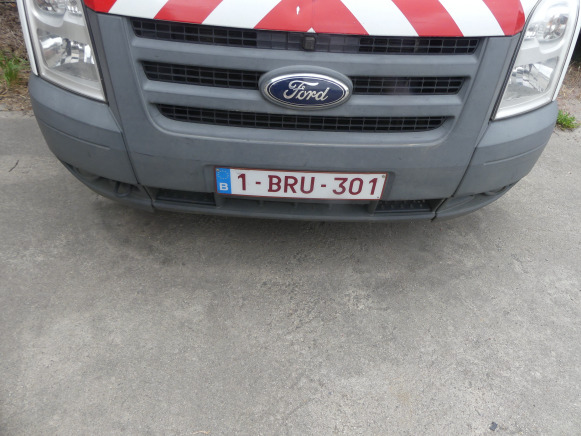 REF:immatriculée sous : 1-BRU-301 - Camionnette Ford Transit - فان: صورة 3 REF:immatriculée sous : 1-BRU-301 - Camionnette Ford Transit - فان: صورة 3