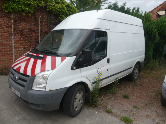 REF:immatriculée sous : 1-BRU-301 - Camionnette Ford Transit - فان: صورة 1 REF:immatriculée sous : 1-BRU-301 - Camionnette Ford Transit - فان: صورة 1