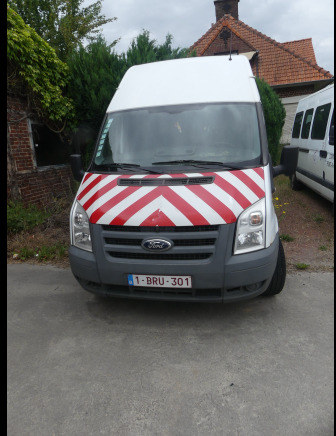 REF:immatriculée sous : 1-BRU-301 - Camionnette Ford Transit - فان: صورة 4 REF:immatriculée sous : 1-BRU-301 - Camionnette Ford Transit - فان: صورة 4