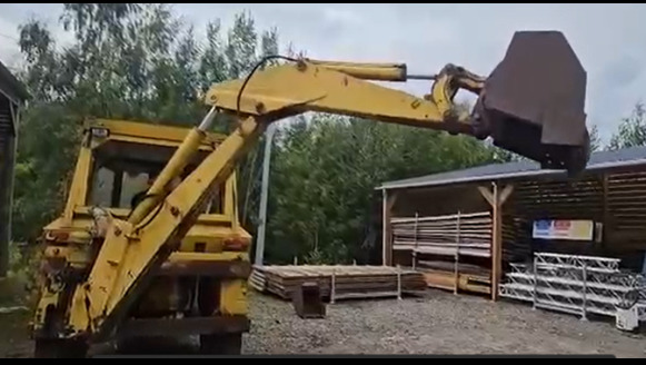 Tractopelle Massey-Ferguson - جرافة حفار: صورة 1 Tractopelle Massey-Ferguson - جرافة حفار: صورة 1