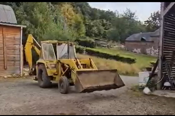 Tractopelle Massey-Ferguson - جرافة حفار: صورة 3 Tractopelle Massey-Ferguson - جرافة حفار: صورة 3