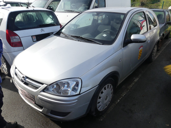 Voiture Opel Corsa - سيارة: صورة 1 Voiture Opel Corsa - سيارة: صورة 1