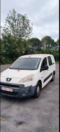 Voiture Peugeot Partner (2011-171.000 km-VIN:VF37F9HXCBJ532637) - فان المدمجة: صورة 1 Voiture Peugeot Partner (2011-171.000 km-VIN:VF37F9HXCBJ532637) - فان المدمجة: صورة 1
