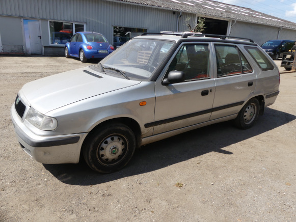 Voiture Skoda Felicia Break (1999-134.345 km) - سيارة: صورة 1 Voiture Skoda Felicia Break (1999-134.345 km) - سيارة: صورة 1