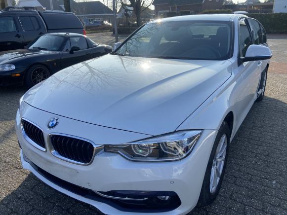 Voitures BMW 318D - سيارة: صورة 2 Voitures BMW 318D - سيارة: صورة 2