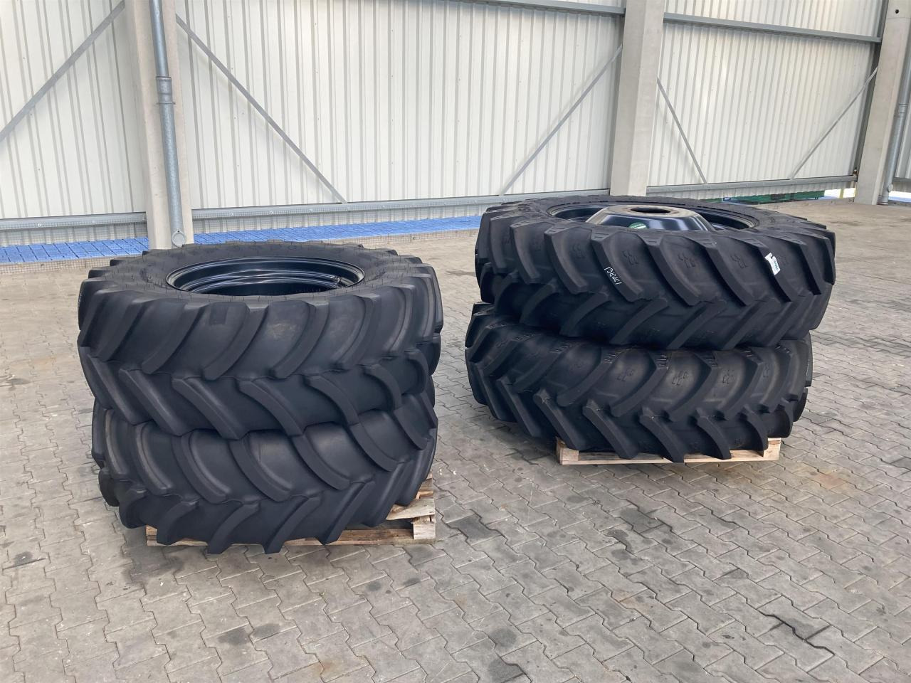 Alliance 480R30 & 520R42 - إطارات - الآلات الزراعية: صورة 1 Alliance 480R30 & 520R42 - إطارات - الآلات الزراعية: صورة 1