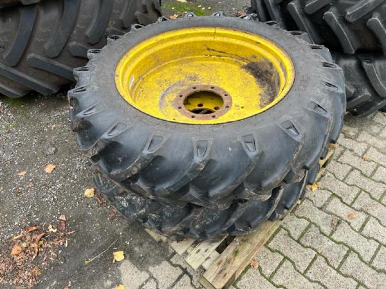 BKT 12.4-32 - إطارات - الآلات الزراعية: صورة 1 BKT 12.4-32 - إطارات - الآلات الزراعية: صورة 1