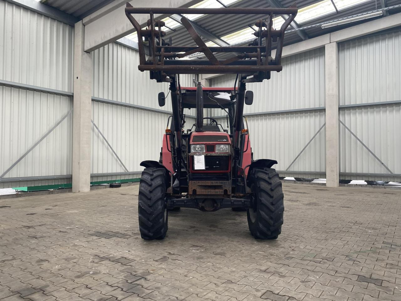 Case-IH 3230 - جرار: صورة 2 Case-IH 3230 - جرار: صورة 2