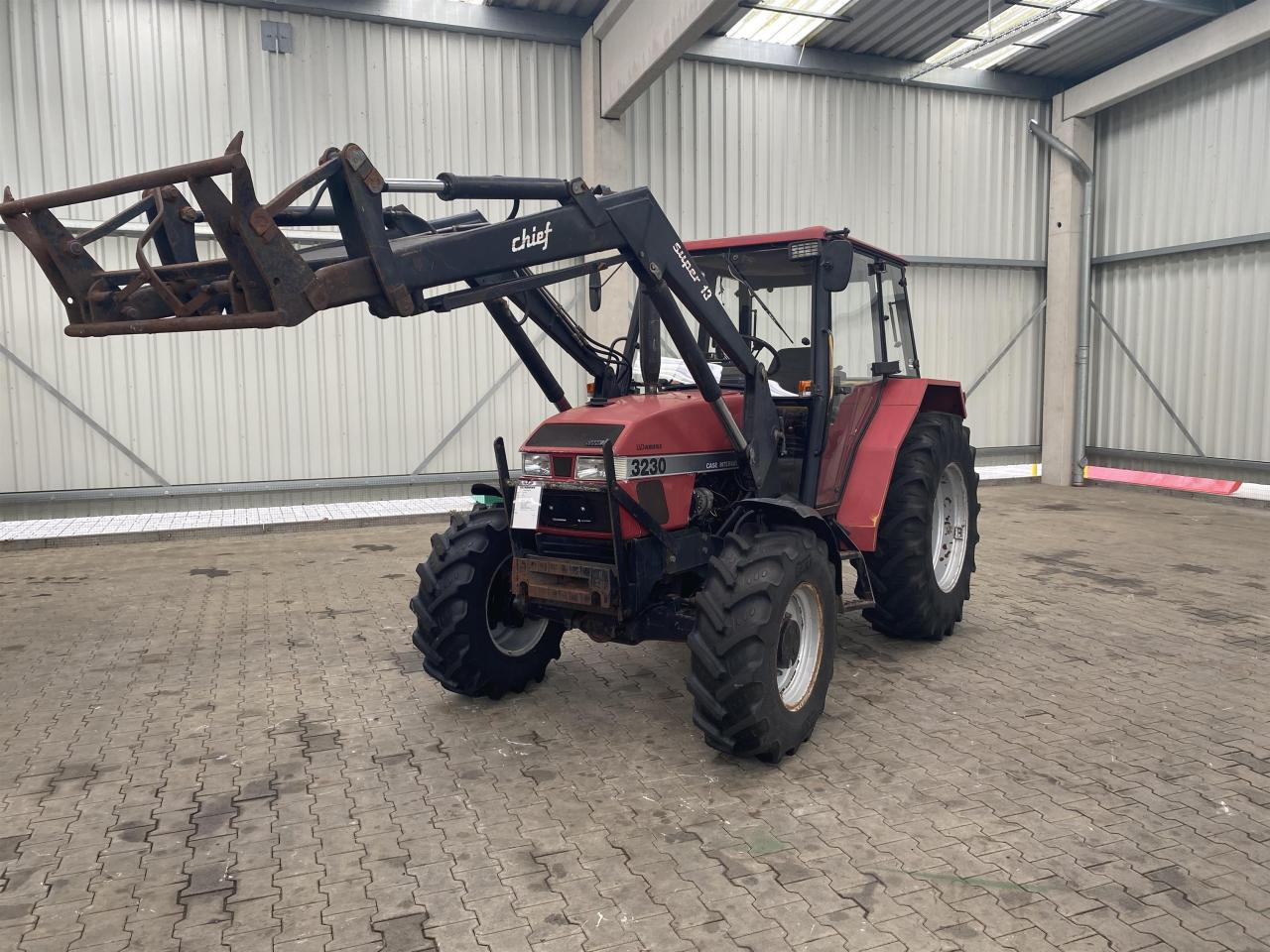 Case-IH 3230 - جرار: صورة 1 Case-IH 3230 - جرار: صورة 1