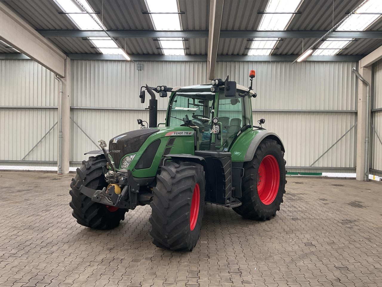 Fendt 718 Vario Profi - جرار: صورة 1 Fendt 718 Vario Profi - جرار: صورة 1