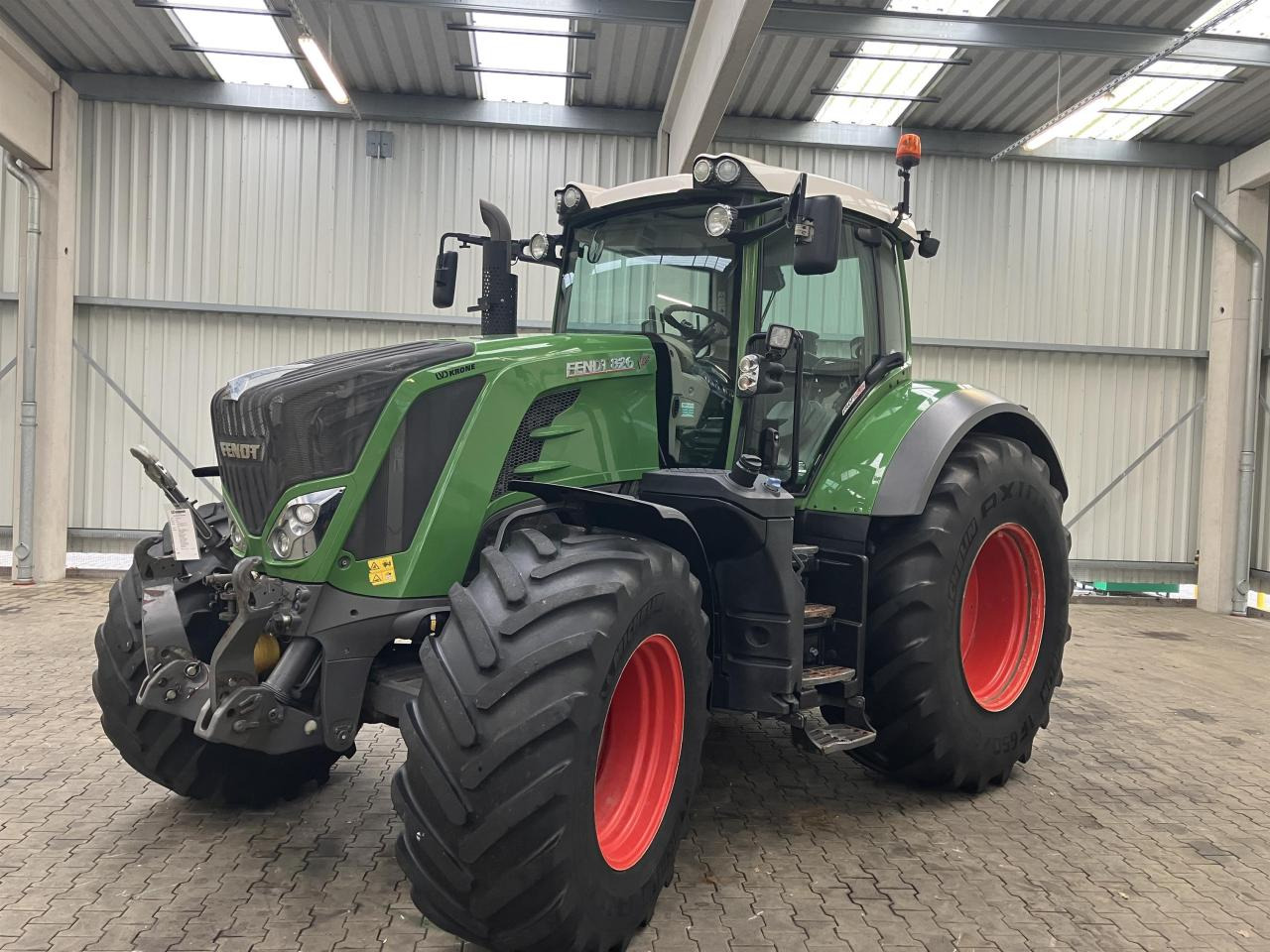 Fendt 826 Vario ProfiPlus - جرار: صورة 1 Fendt 826 Vario ProfiPlus - جرار: صورة 1