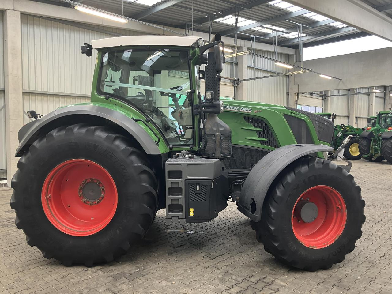 Fendt 826 Vario ProfiPlus - جرار: صورة 4 Fendt 826 Vario ProfiPlus - جرار: صورة 4
