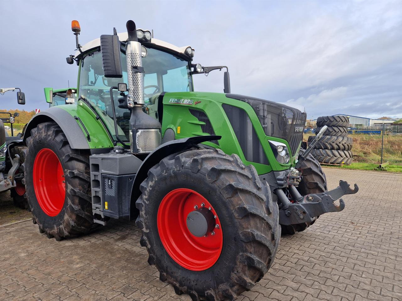 Fendt 826 Vario S4 Profi Plus - جرار: صورة 1 Fendt 826 Vario S4 Profi Plus - جرار: صورة 1