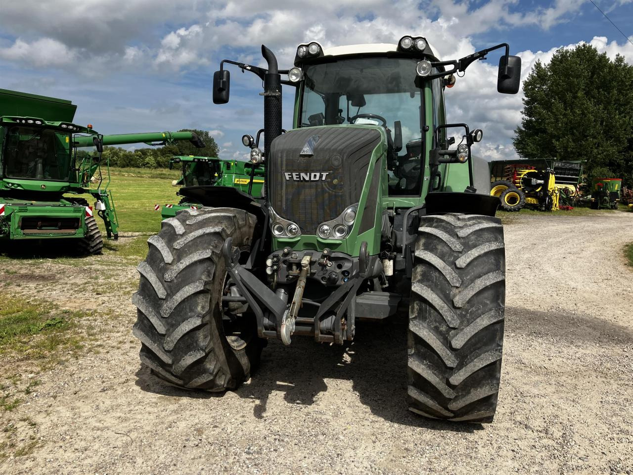 Fendt 828 Vario Profi Plus - جرار: صورة 2 Fendt 828 Vario Profi Plus - جرار: صورة 2