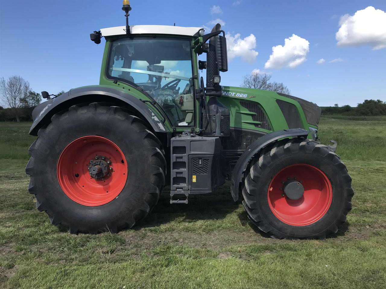 Fendt 828 Vario - جرار: صورة 2 Fendt 828 Vario - جرار: صورة 2