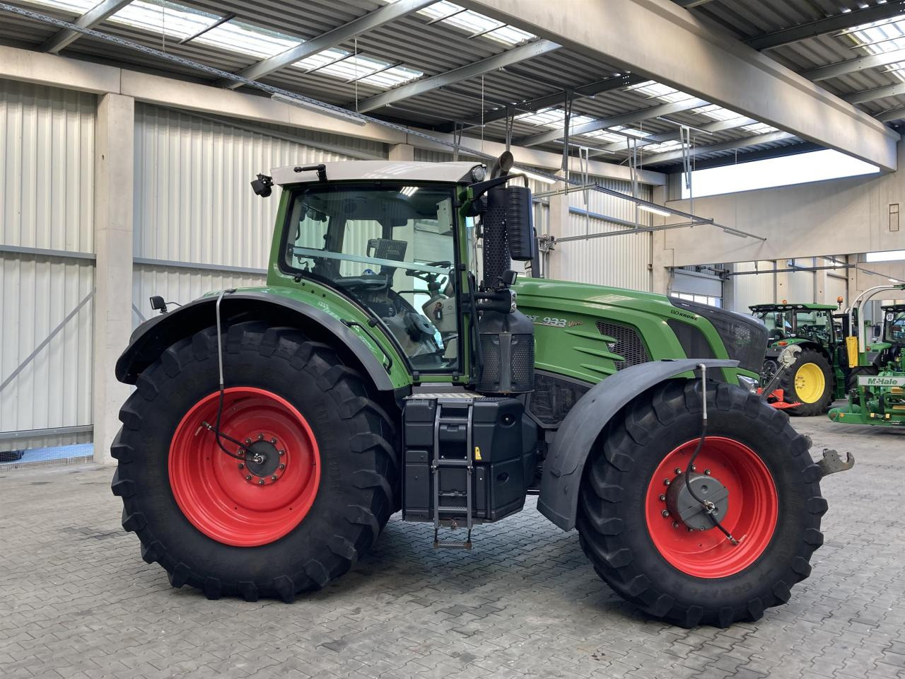 Fendt 933 Vario Profi Plus - جرار: صورة 4 Fendt 933 Vario Profi Plus - جرار: صورة 4