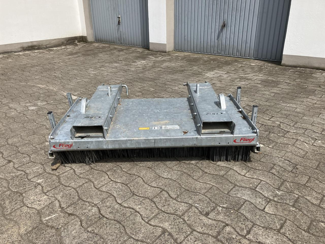 Fliegl Löwe 1,50m - مكنسة - آلية المنفعة/ مركبة خاصة: صورة 1 Fliegl Löwe 1,50m - مكنسة - آلية المنفعة/ مركبة خاصة: صورة 1