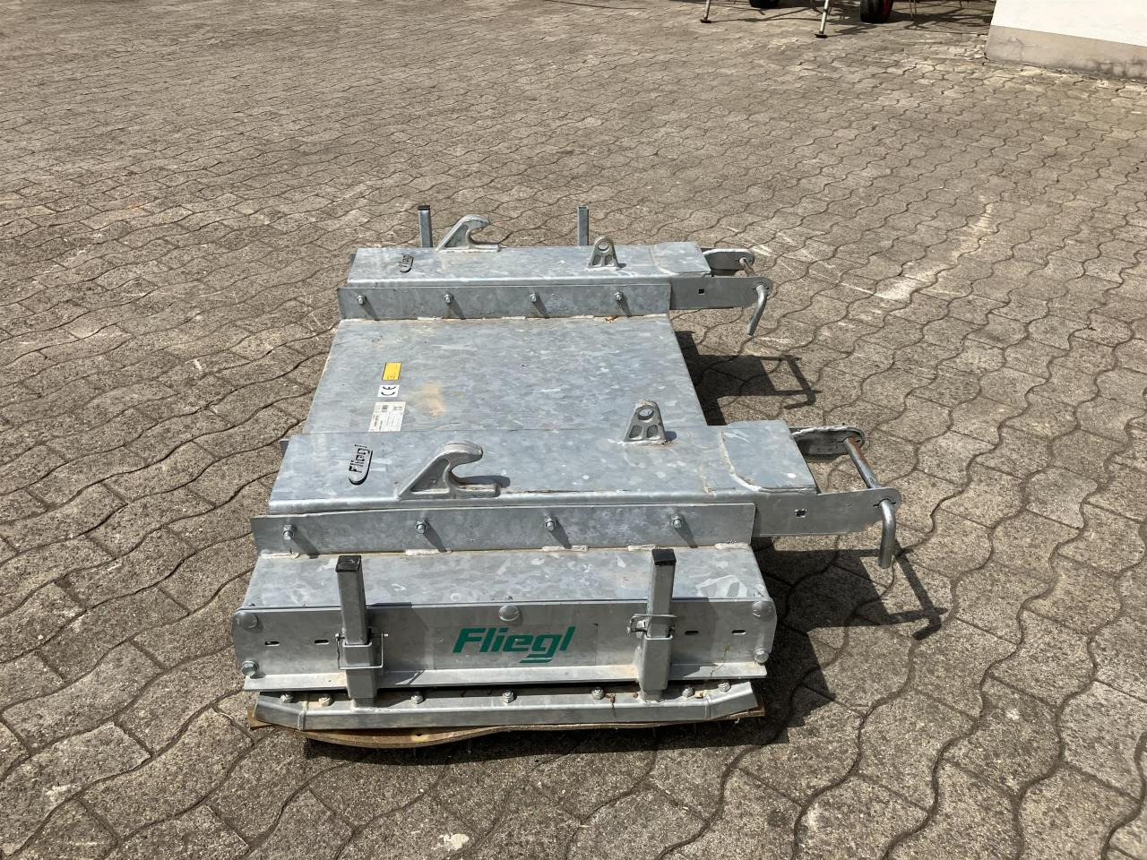 Fliegl Löwe 1,50m - مكنسة - آلية المنفعة/ مركبة خاصة: صورة 2 Fliegl Löwe 1,50m - مكنسة - آلية المنفعة/ مركبة خاصة: صورة 2