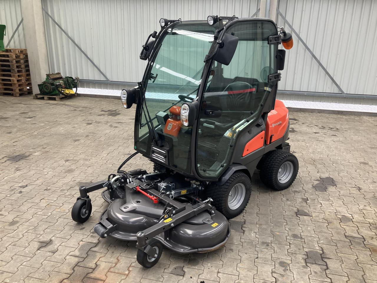 Husqvarna Rider P525D - جزازة أعشاب الحدائق: صورة 1 Husqvarna Rider P525D - جزازة أعشاب الحدائق: صورة 1