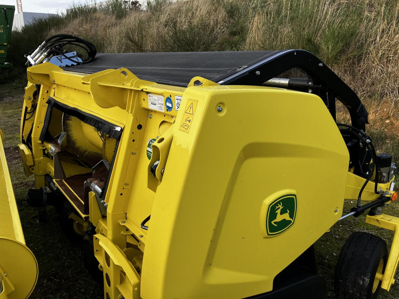 John Deere 30R - ملحق حصادة أعلاف: صورة 2 John Deere 30R - ملحق حصادة أعلاف: صورة 2