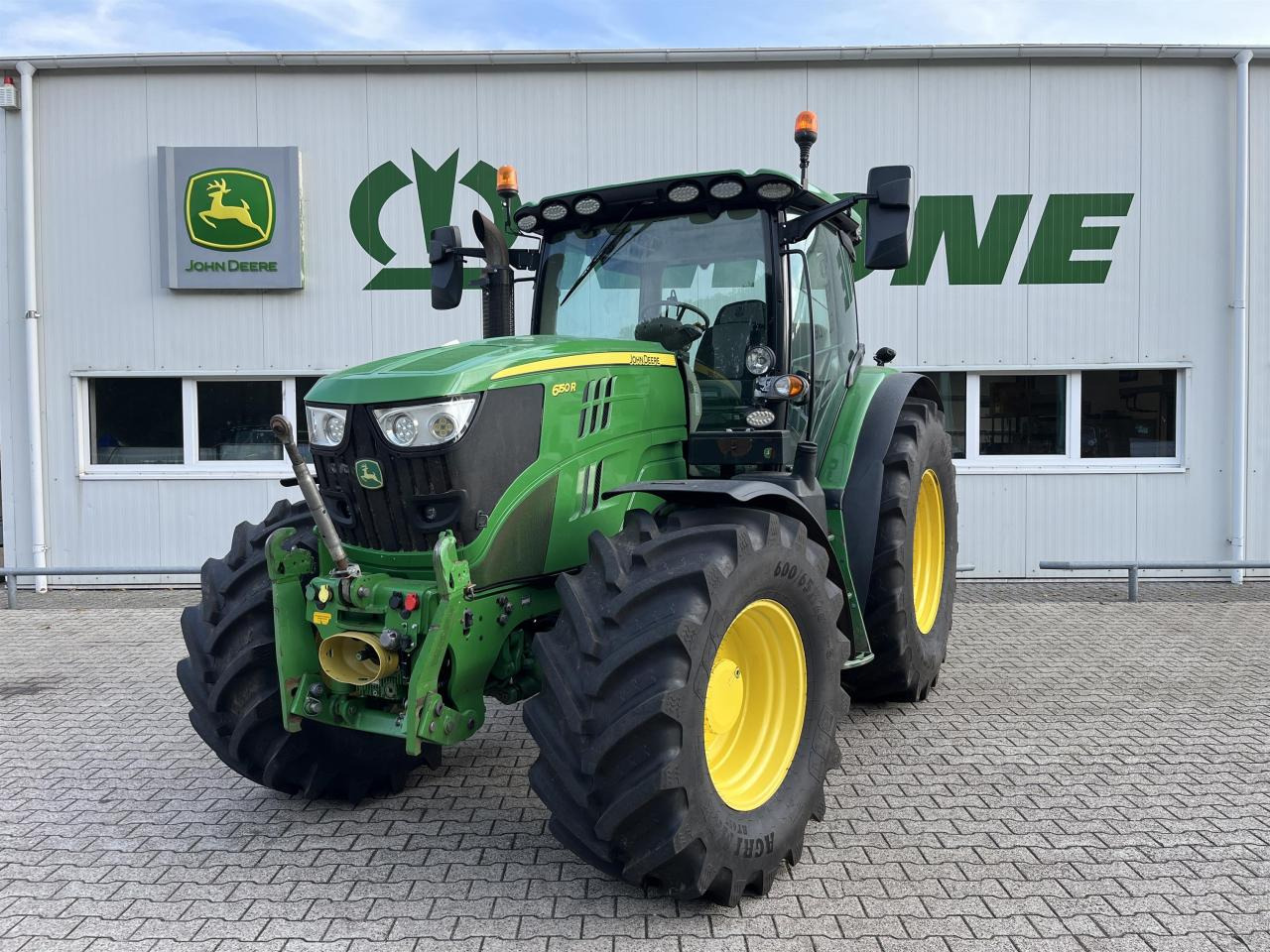 John Deere 6150R - جرار: صورة 1 John Deere 6150R - جرار: صورة 1