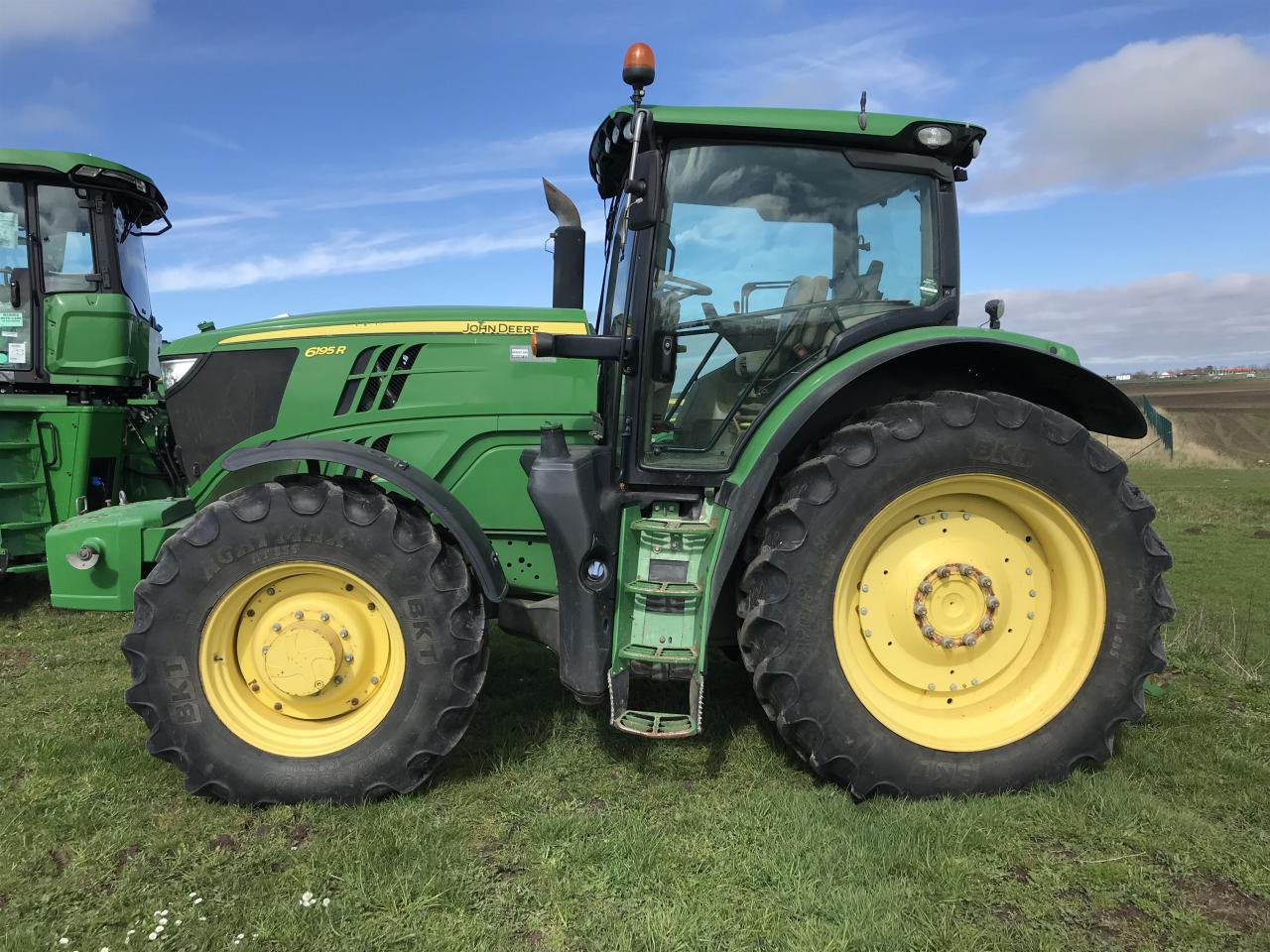 John Deere 6195R - جرار: صورة 1 John Deere 6195R - جرار: صورة 1