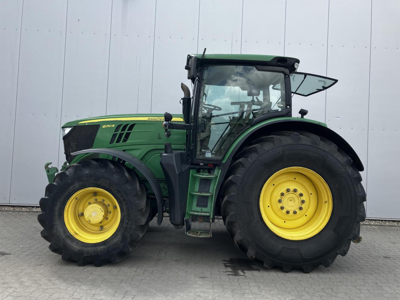 John Deere 6210R - جرار: صورة 1 John Deere 6210R - جرار: صورة 1